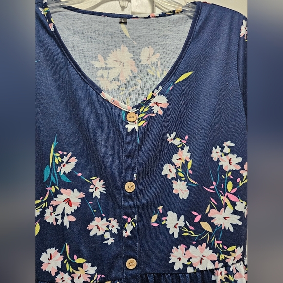 Button Floral Dress with Pockets, Large - Picture 4 of 7